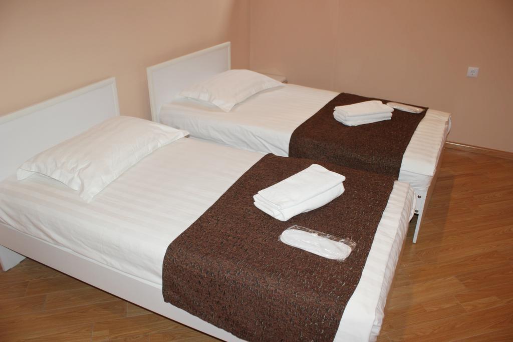 Hotel London Palace Tbilisi Rum bild