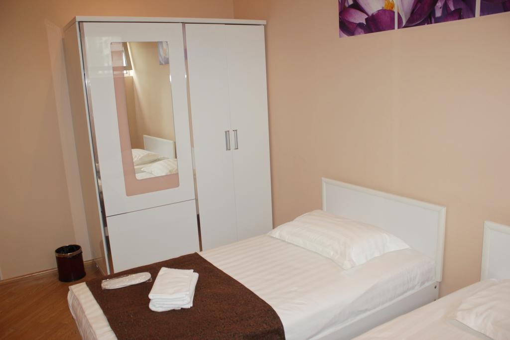 Hotel London Palace Tbilisi Rum bild