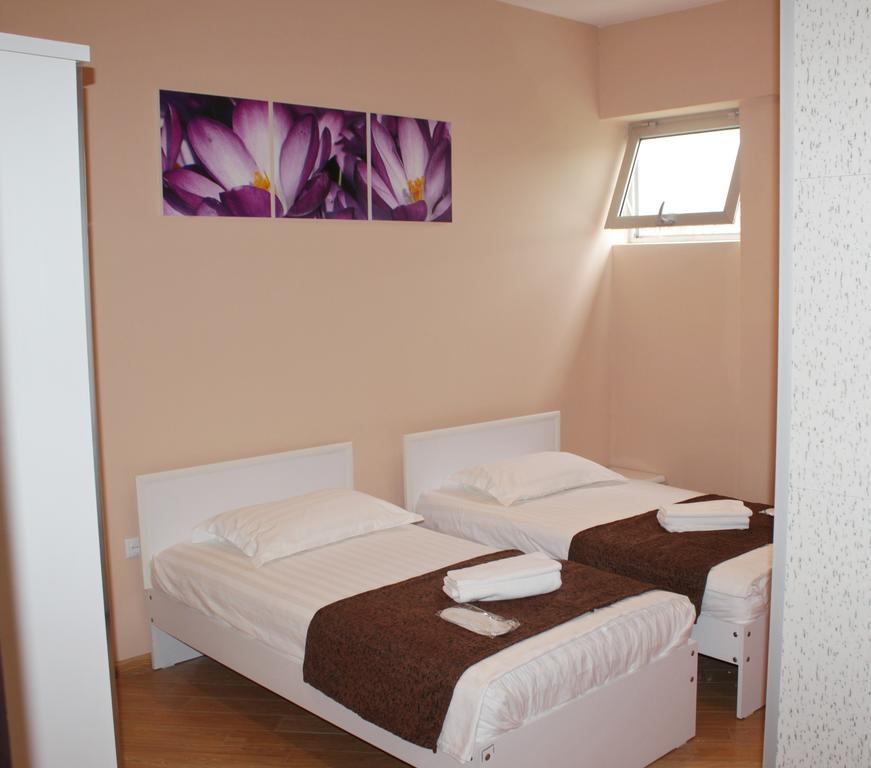 Hotel London Palace Tbilisi Rum bild