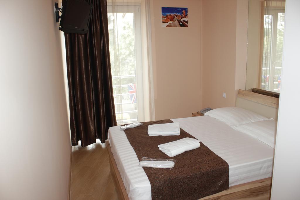 Hotel London Palace Tbilisi Rum bild