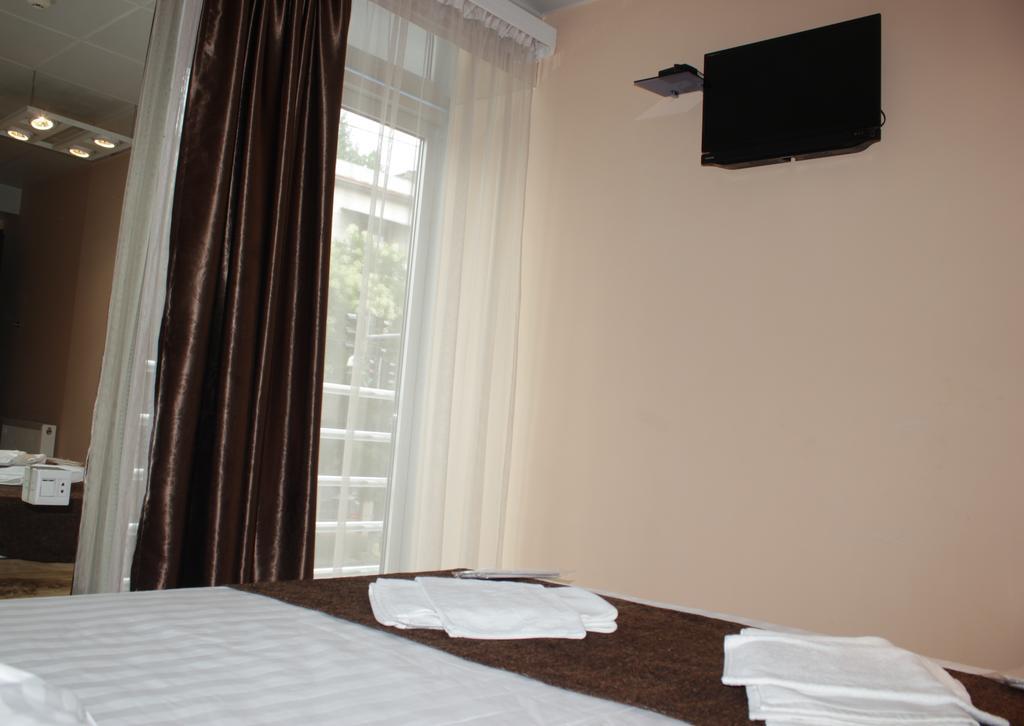 Hotel London Palace Tbilisi Rum bild