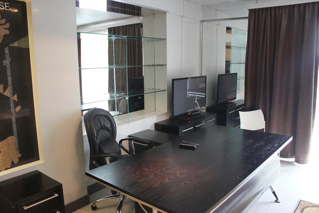 Hotel London Palace Tbilisi Rum bild