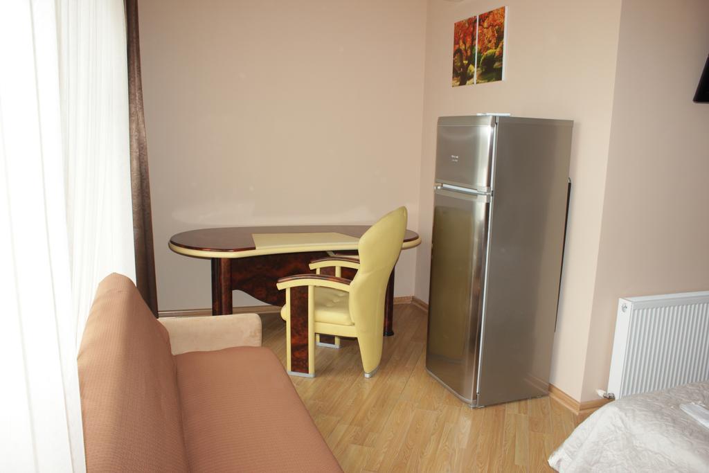 Hotel London Palace Tbilisi Rum bild