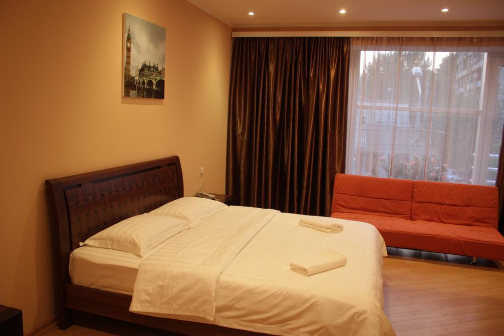 Hotel London Palace Tbilisi Rum bild