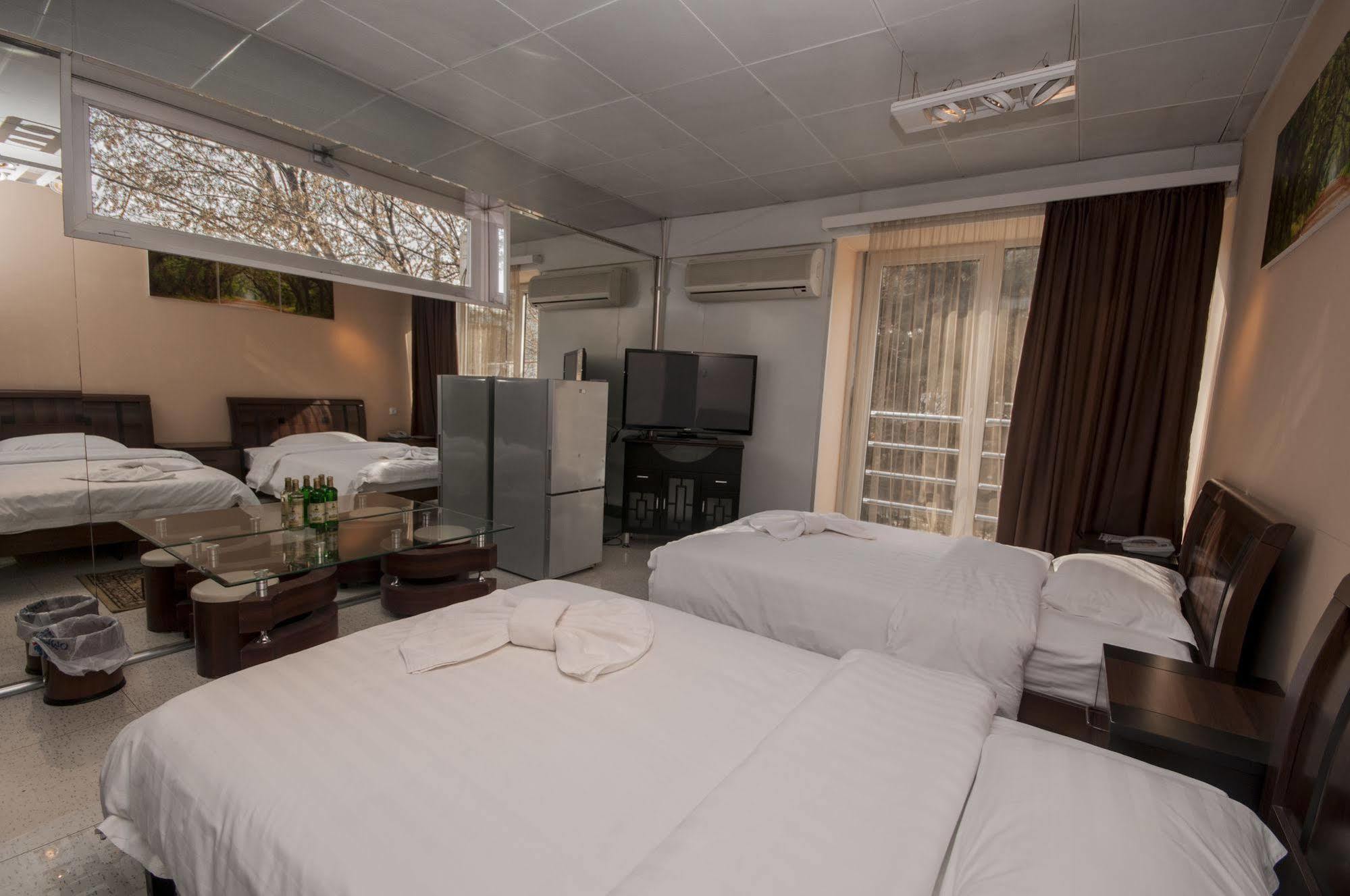 Hotel London Palace Tbilisi Exteriör bild